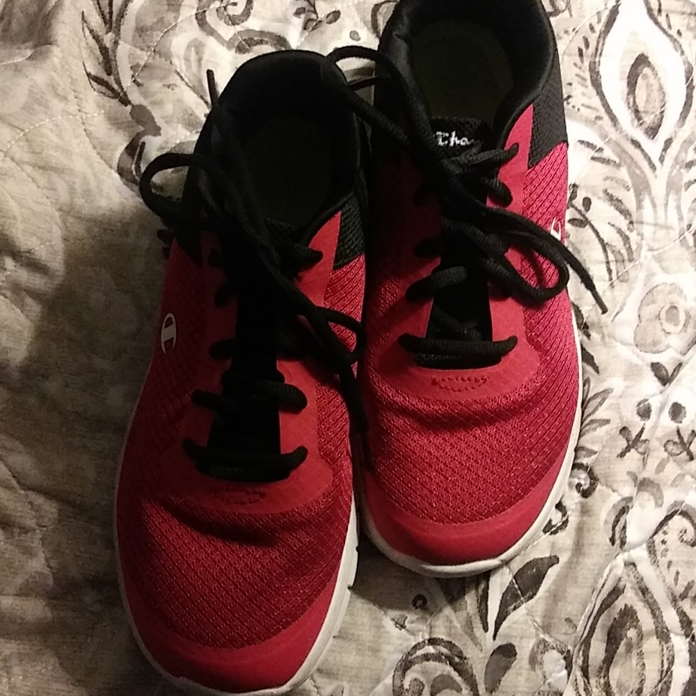 🏵champion boys shoes sz 5 big boys🏵